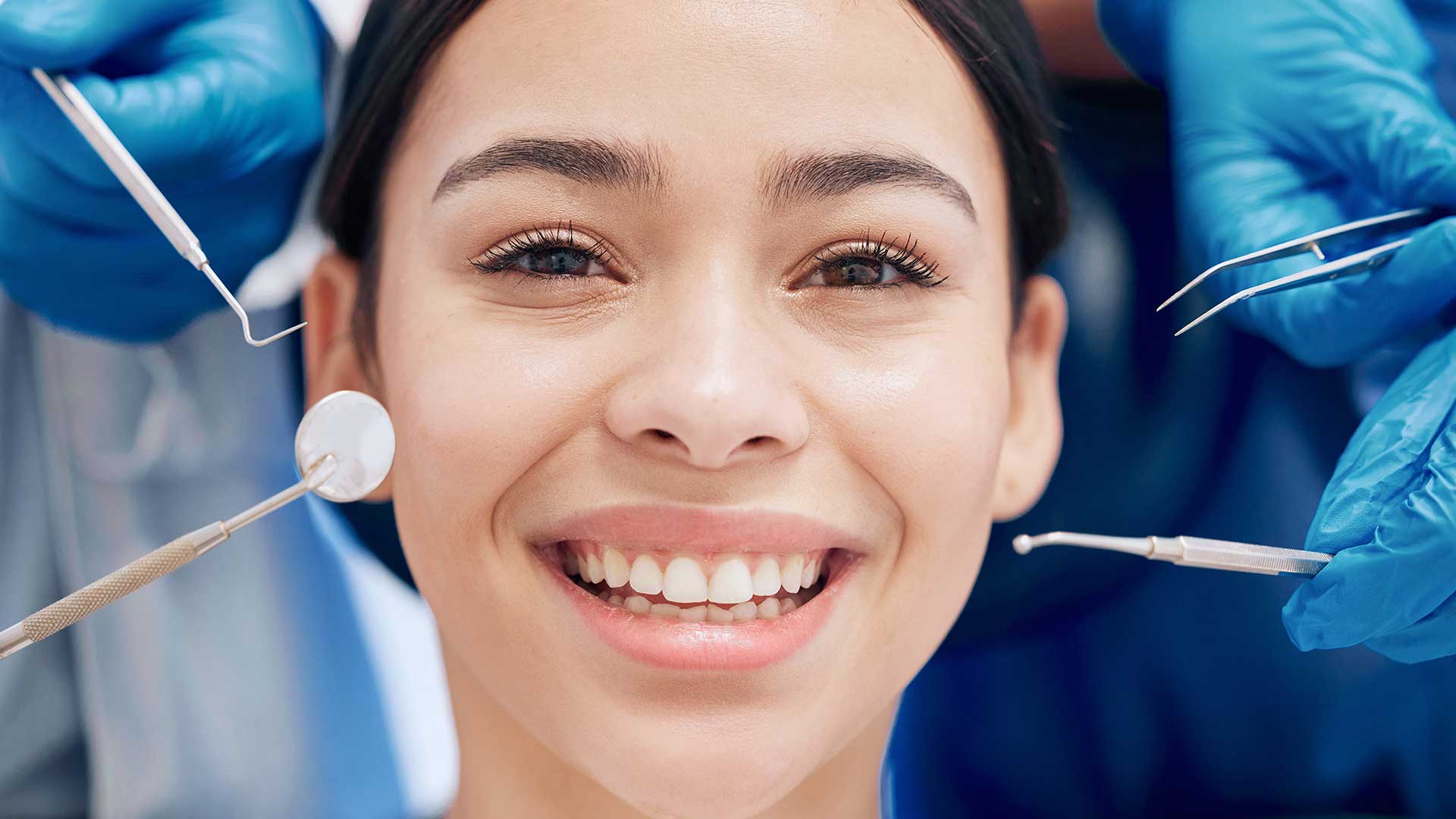 Patient receiving a smile makeover at a dental clinic Clinica Viena