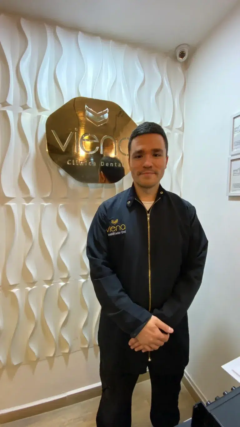 Dr. José Luis Gutiérrez - Prosthodontist rehabilitador oral en medellin